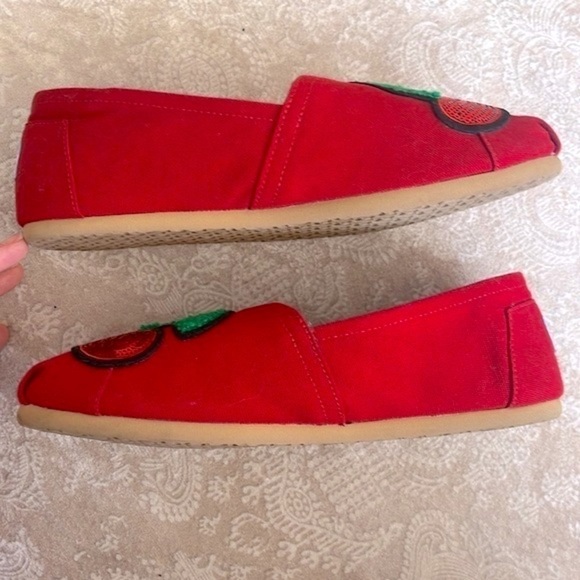 Brand New Toms Custom Cherry Red Sequin Sparkly Casual Slip On Shoes Flats - Picture 12 of 15